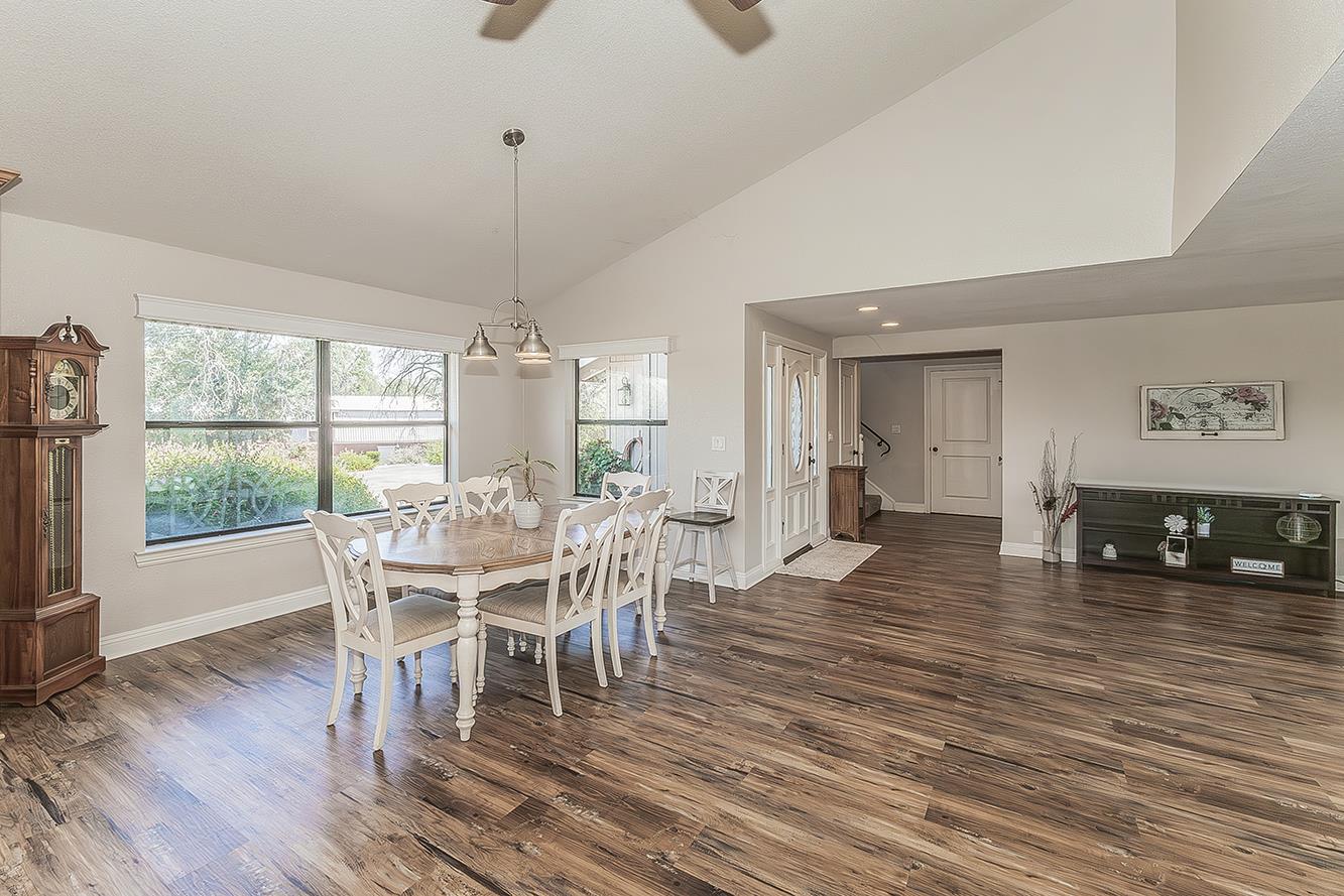 14049 Oak View Dr, Prather, CA 93651