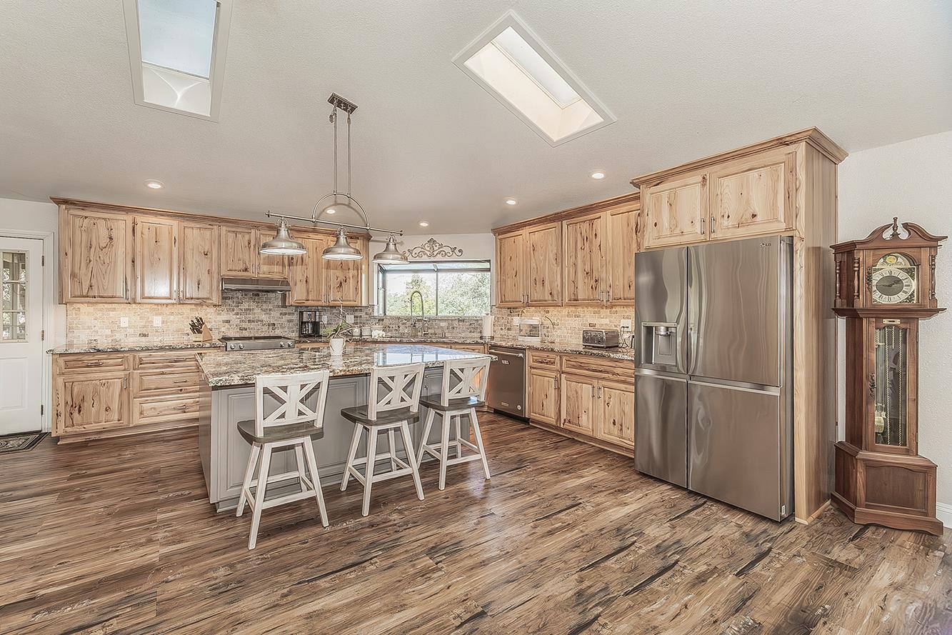 14049 Oak View Dr, Prather, CA 93651