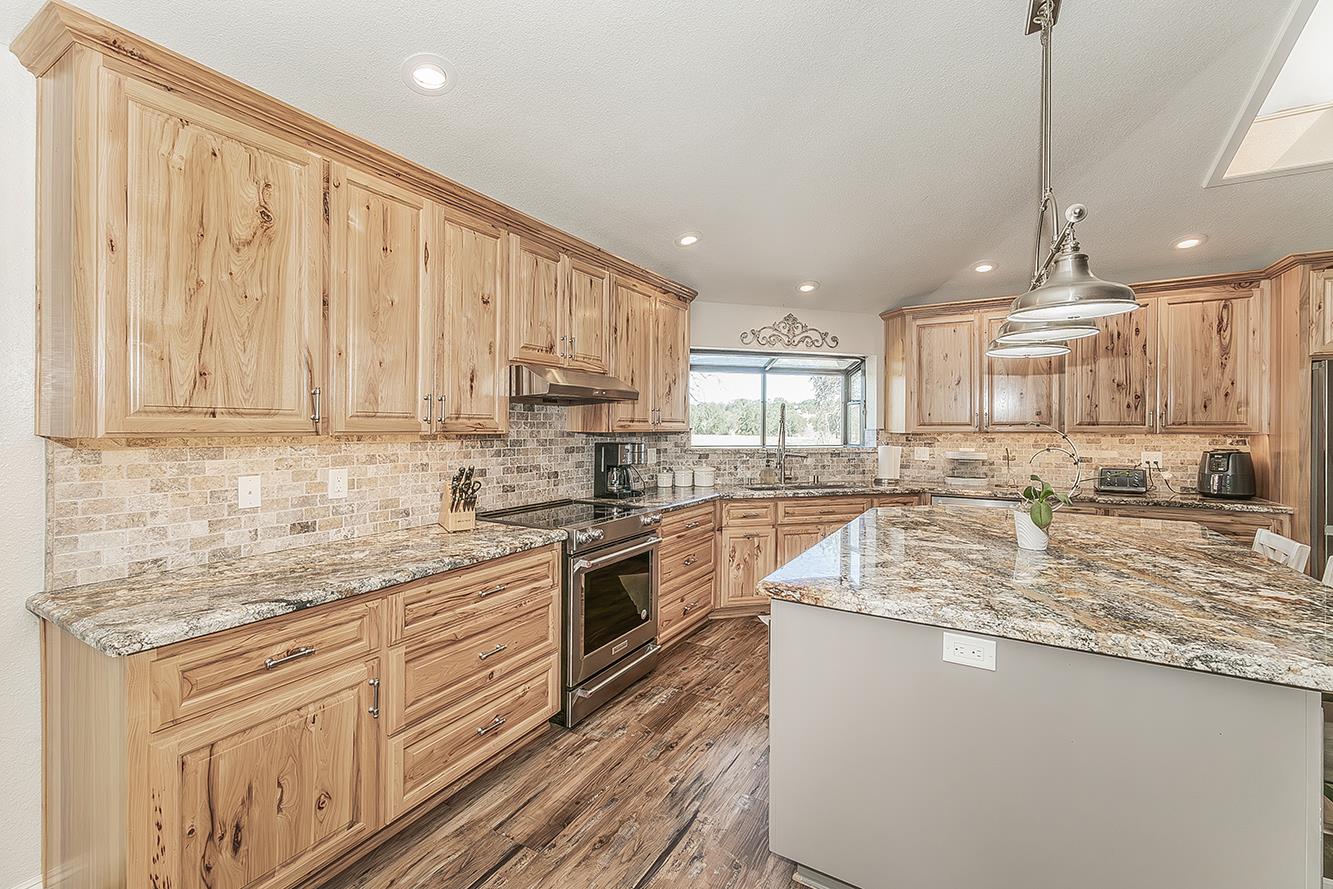 14049 Oak View Dr, Prather, CA 93651