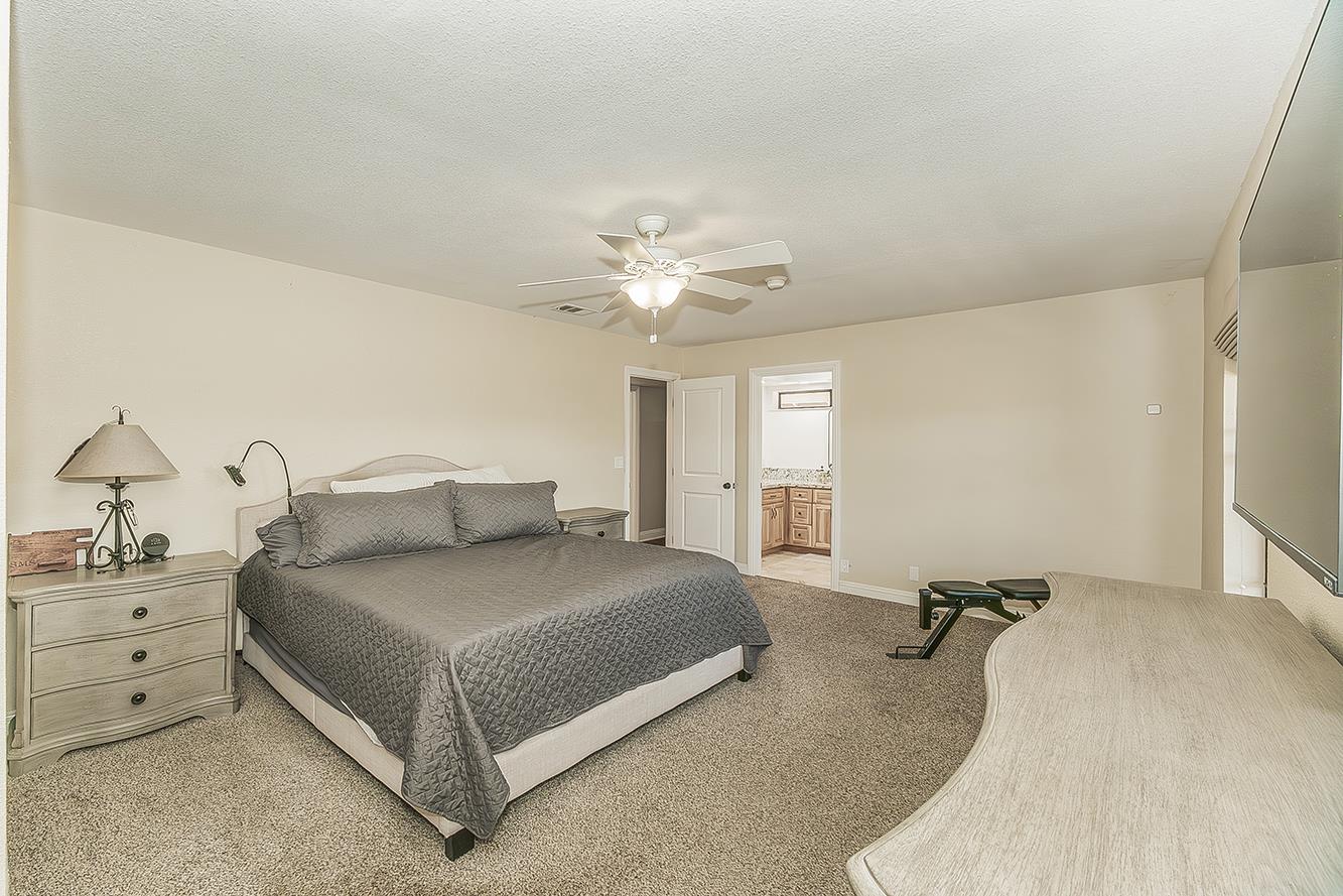 14049 Oak View Dr, Prather, CA 93651