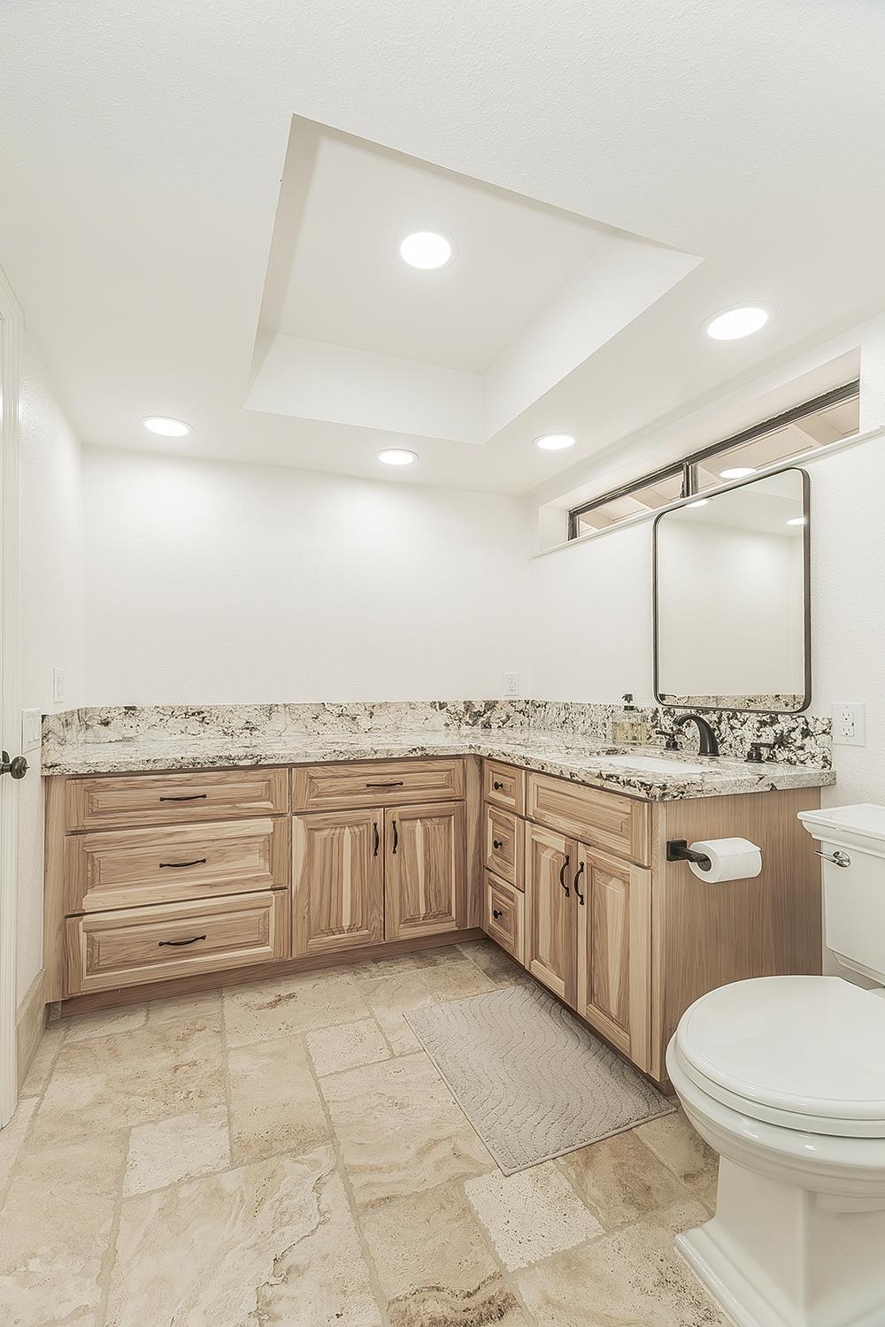 14049 Oak View Dr, Prather, CA 93651