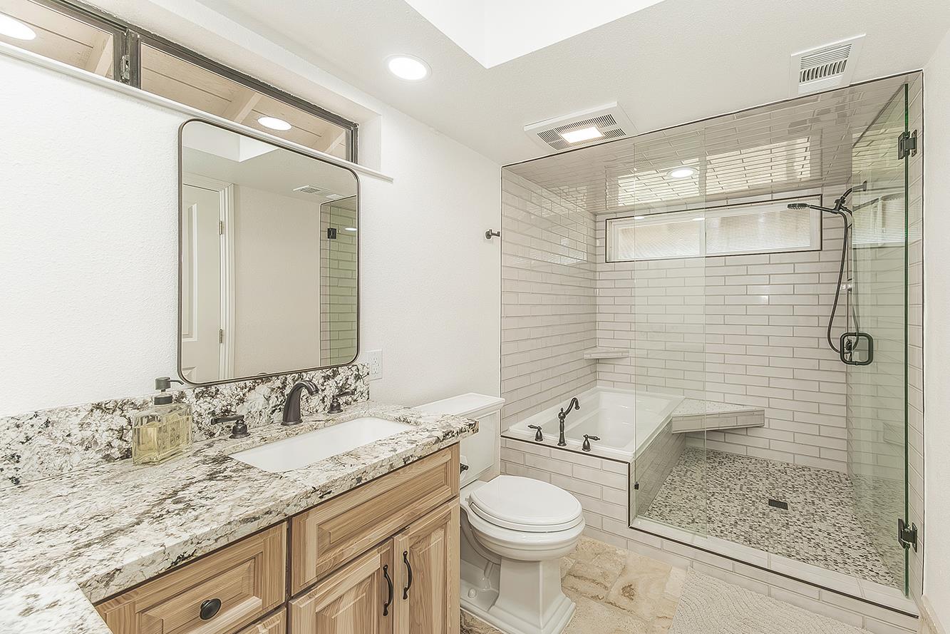 14049 Oak View Dr, Prather, CA 93651