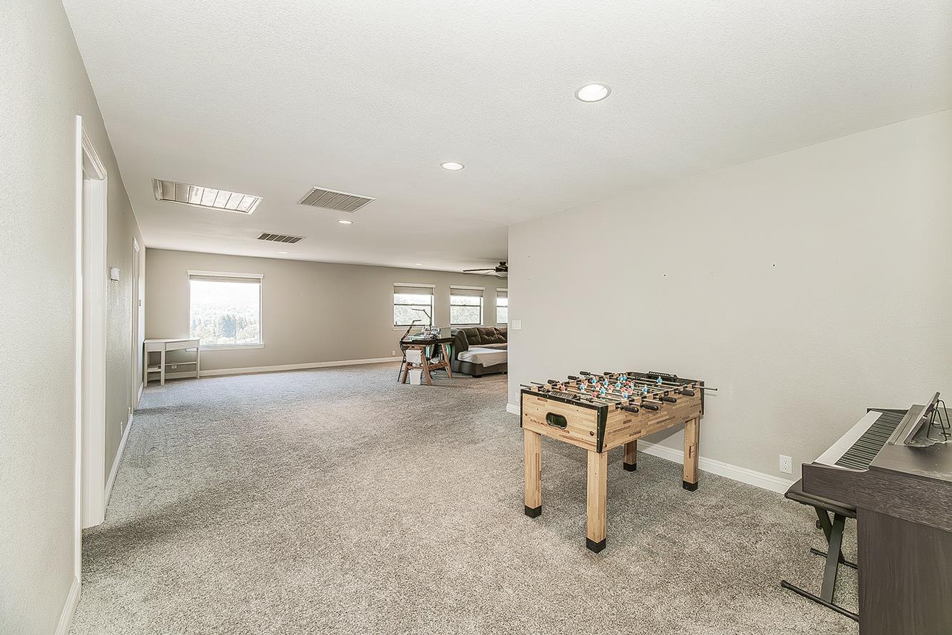 14049 Oak View Dr, Prather, CA 93651