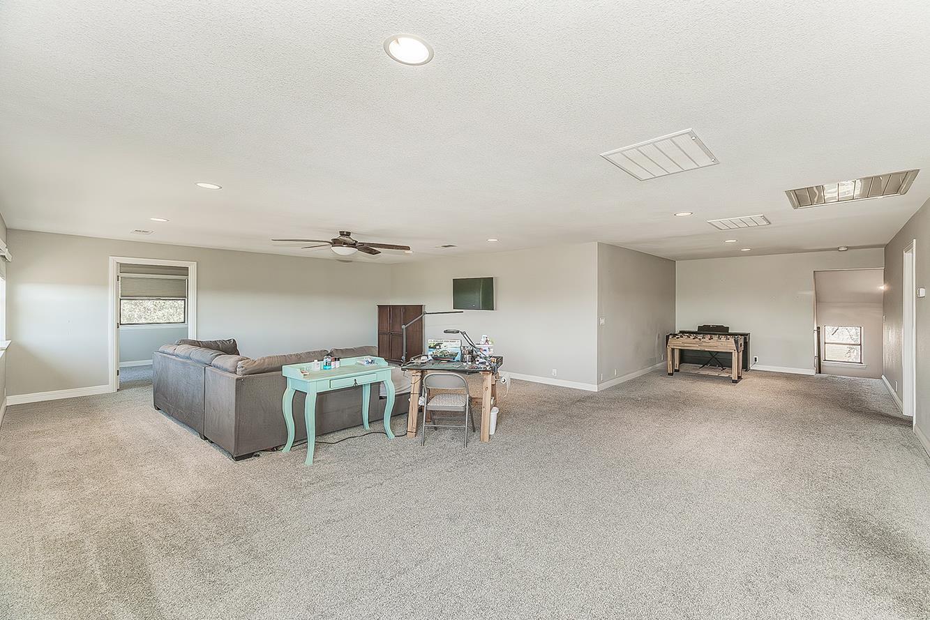 14049 Oak View Dr, Prather, CA 93651