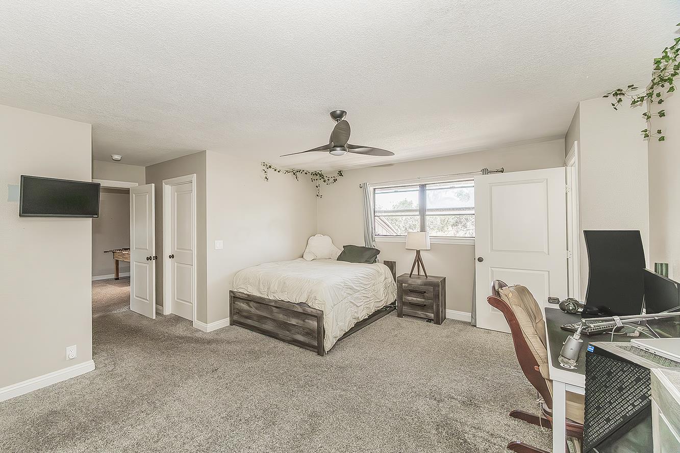 14049 Oak View Dr, Prather, CA 93651