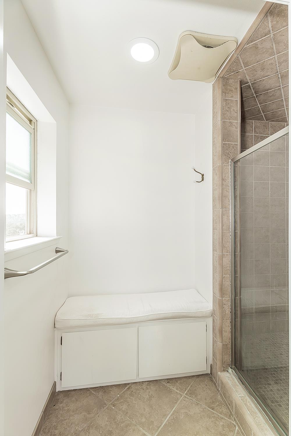 14049 Oak View Dr, Prather, CA 93651