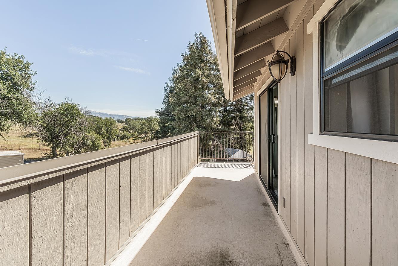 14049 Oak View Dr, Prather, CA 93651