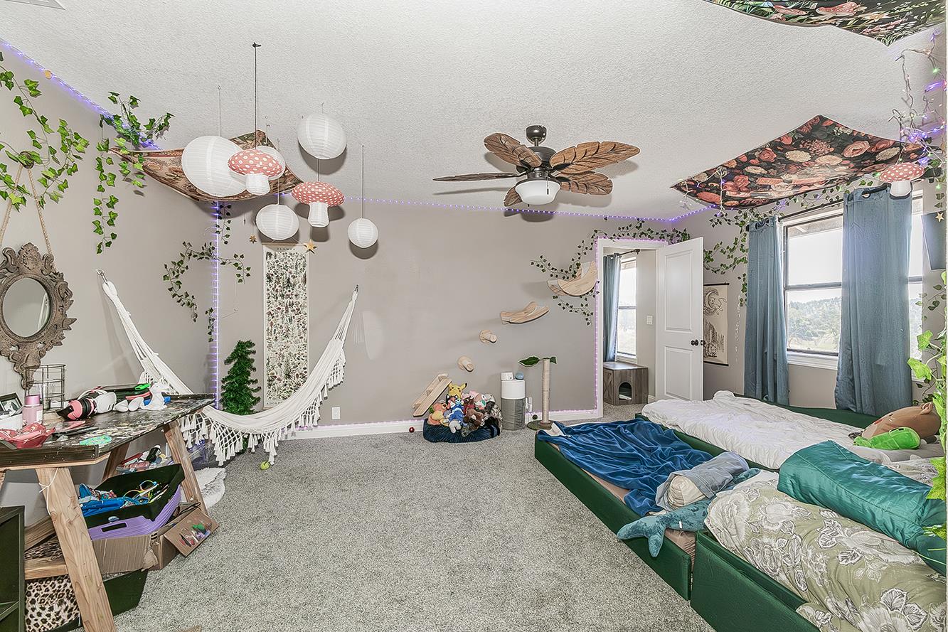 14049 Oak View Dr, Prather, CA 93651