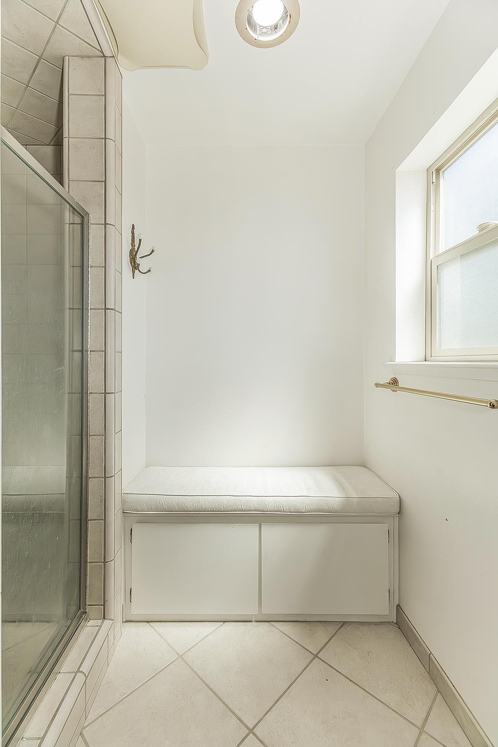 14049 Oak View Dr, Prather, CA 93651