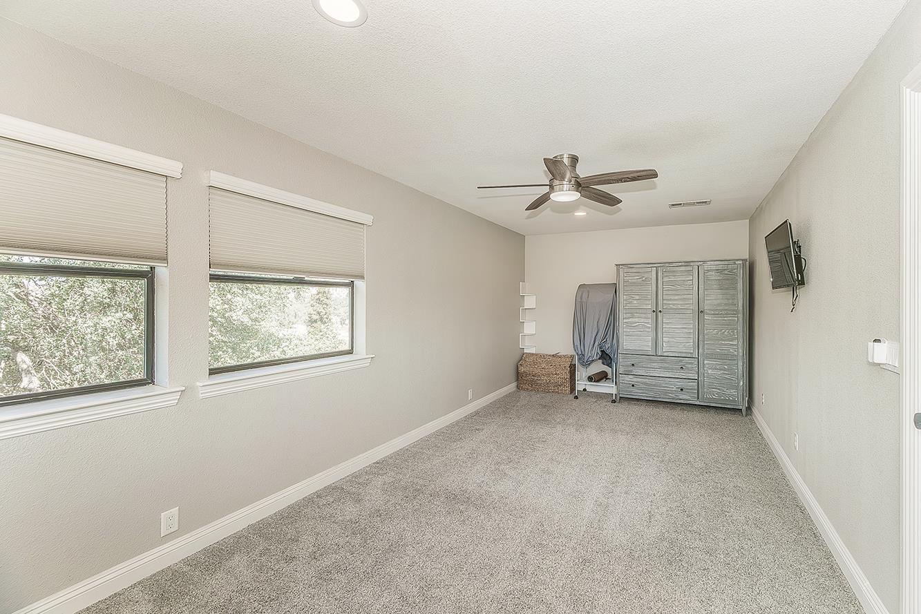 14049 Oak View Dr, Prather, CA 93651