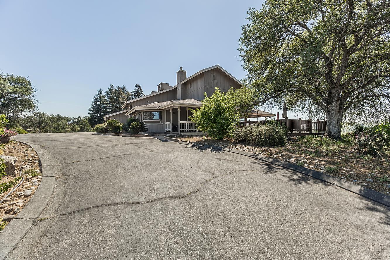 14049 Oak View Dr, Prather, CA 93651