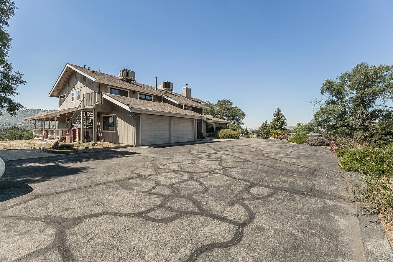 14049 Oak View Dr, Prather, CA 93651