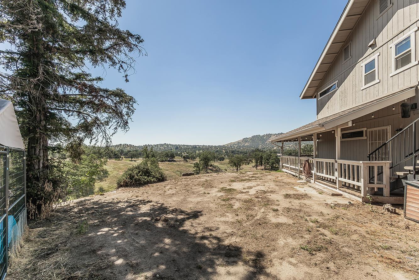 14049 Oak View Dr, Prather, CA 93651