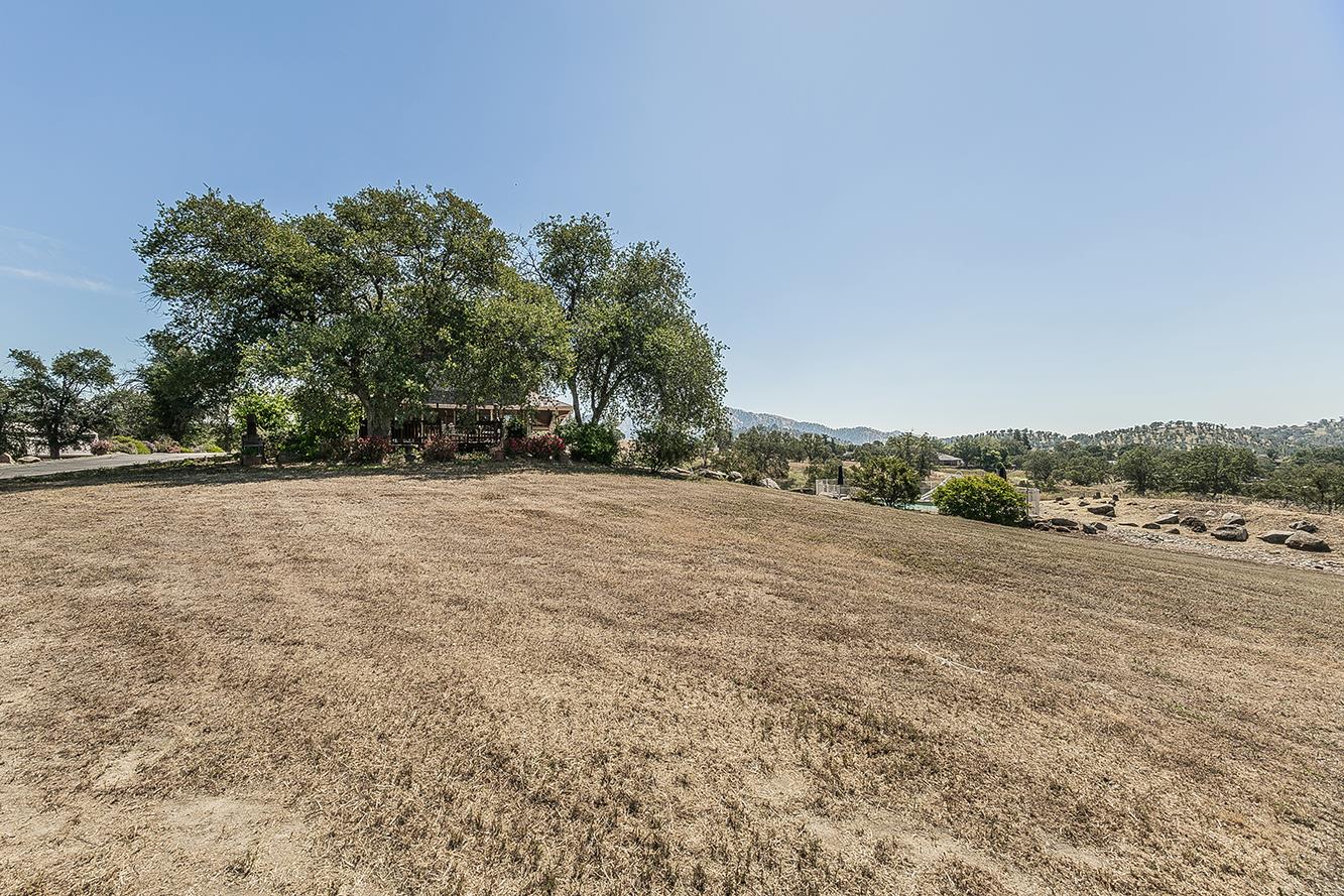 14049 Oak View Dr, Prather, CA 93651