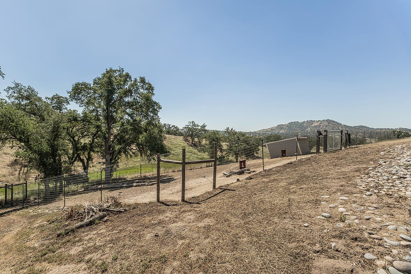 14049 Oak View Dr, Prather, CA 93651