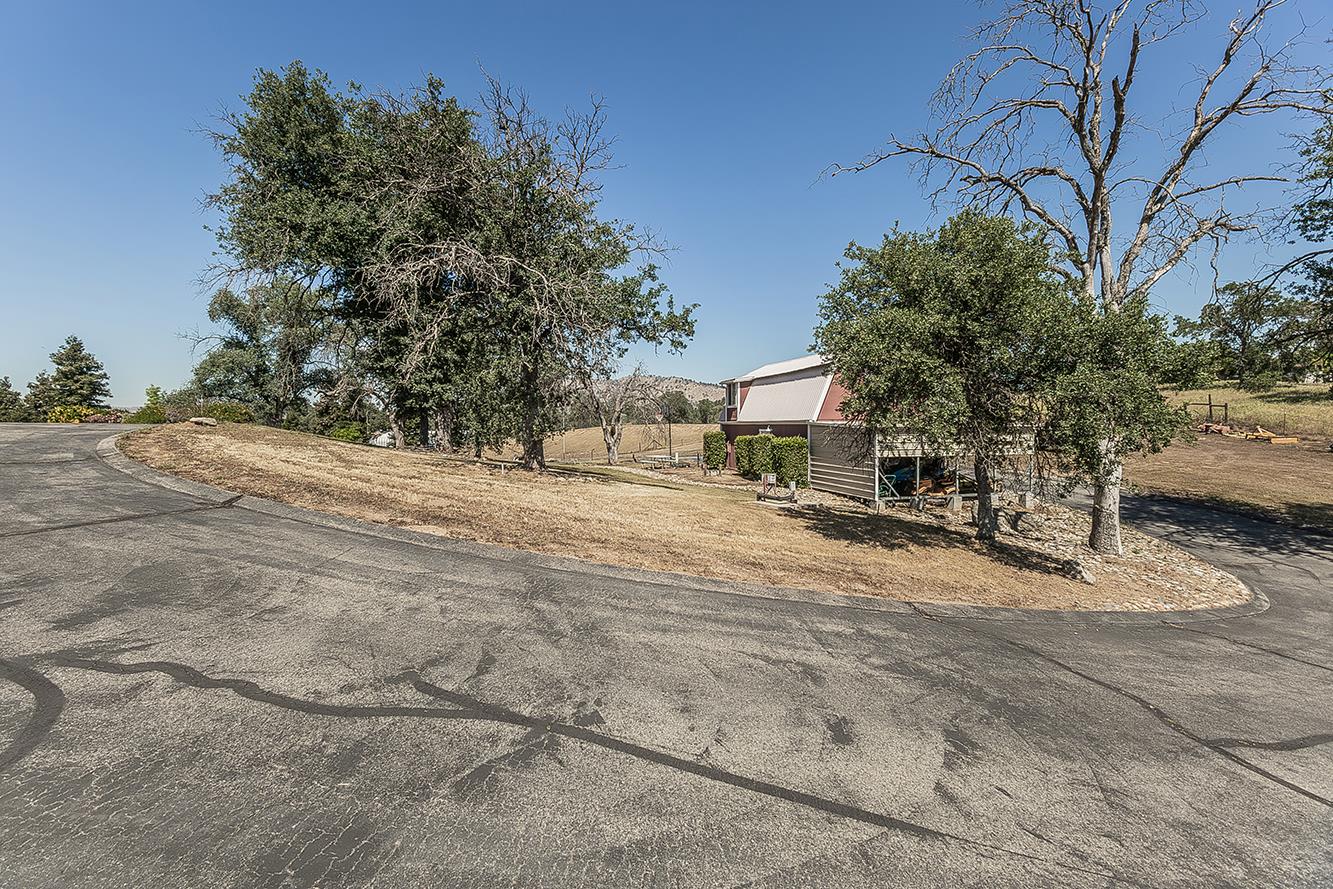 14049 Oak View Dr, Prather, CA 93651