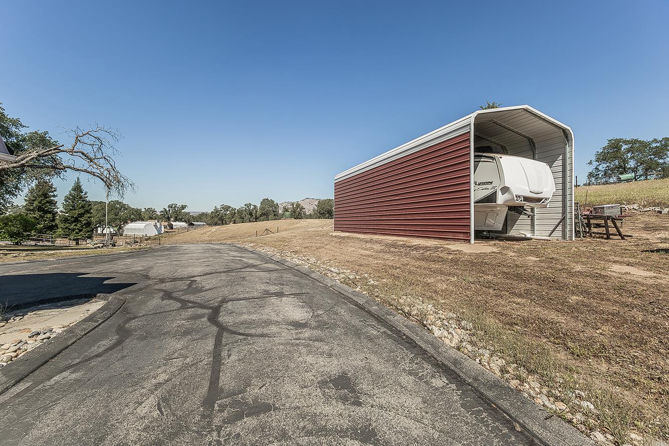 14049 Oak View Dr, Prather, CA 93651