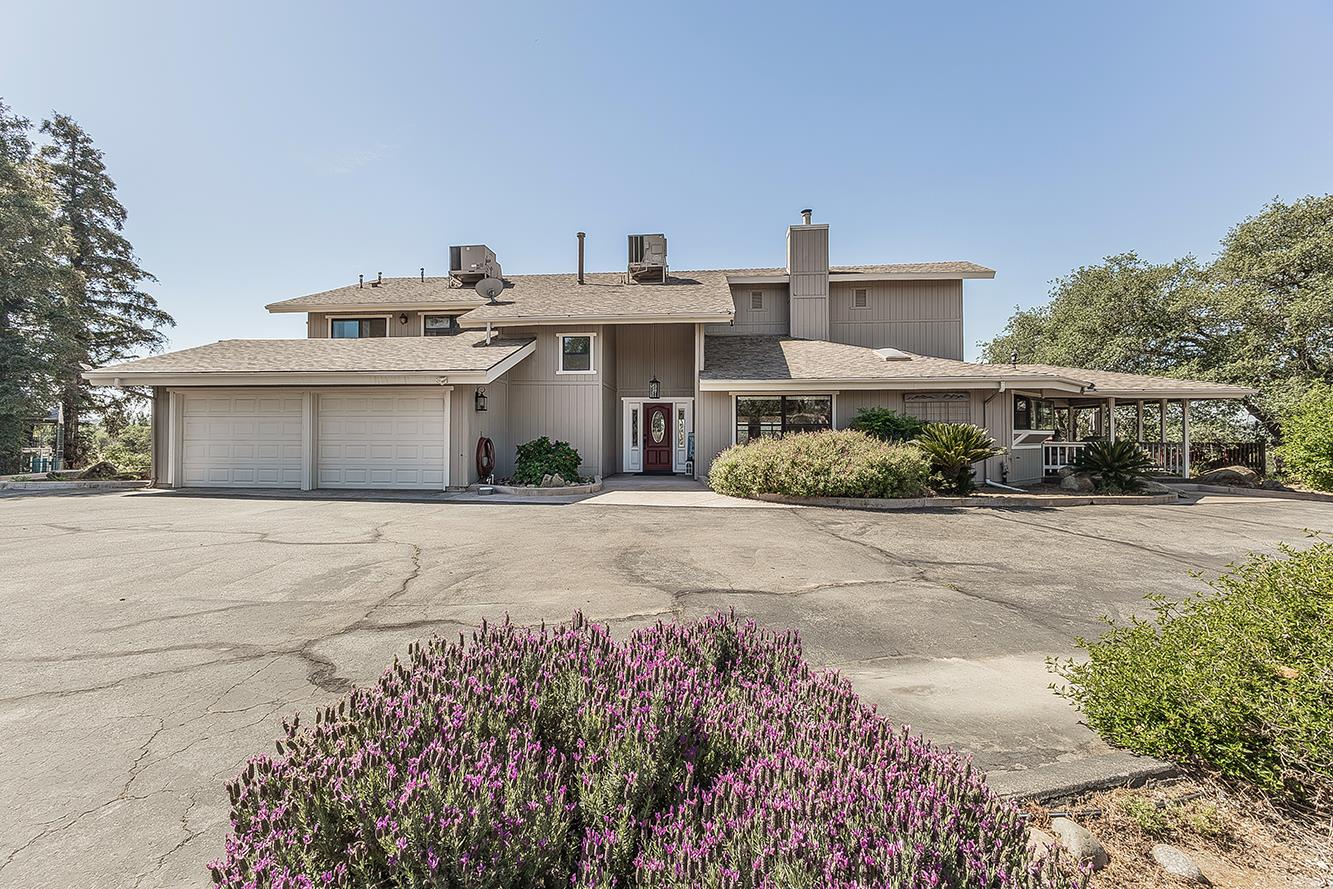 14049 Oak View Dr, Prather, CA 93651