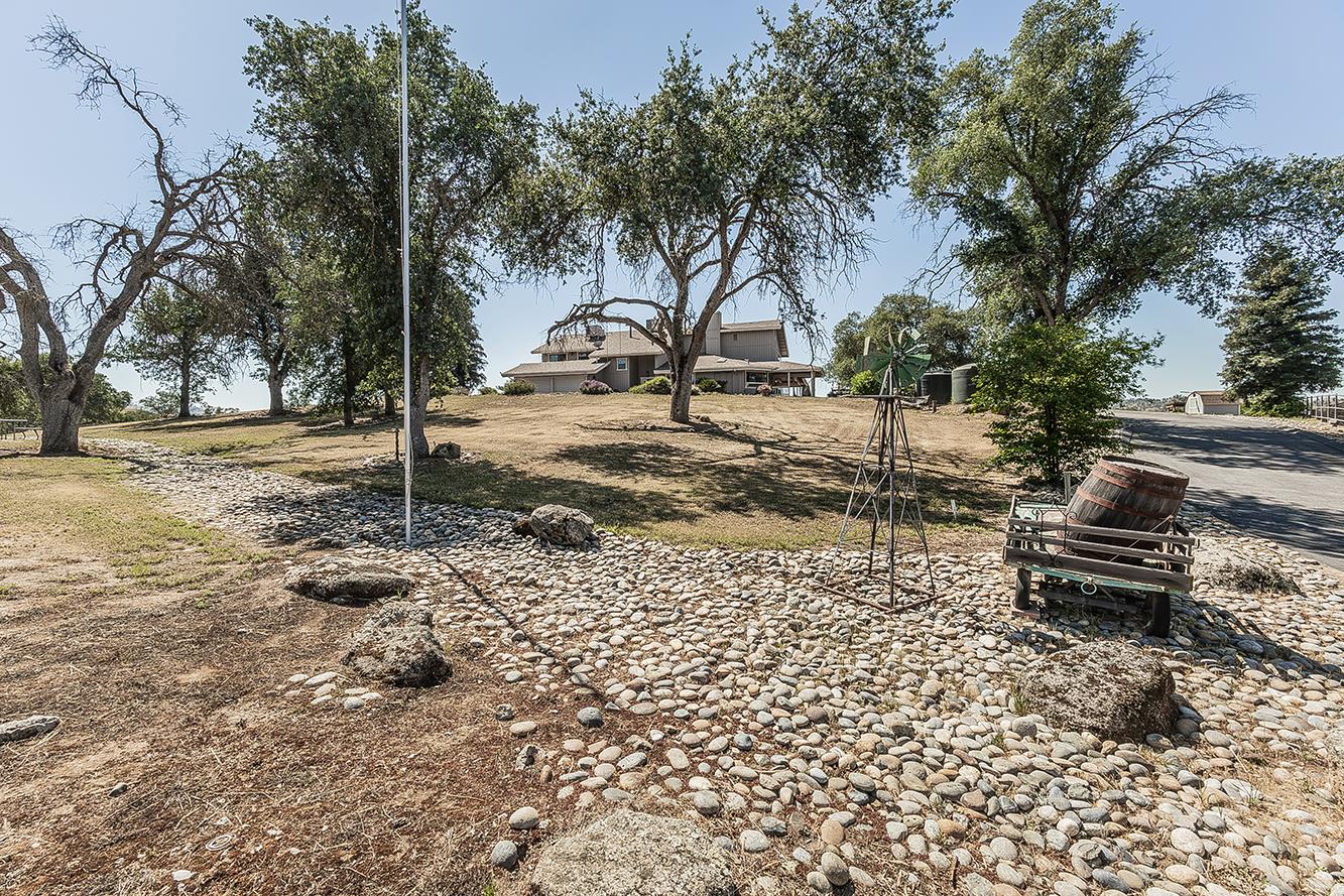 14049 Oak View Dr, Prather, CA 93651