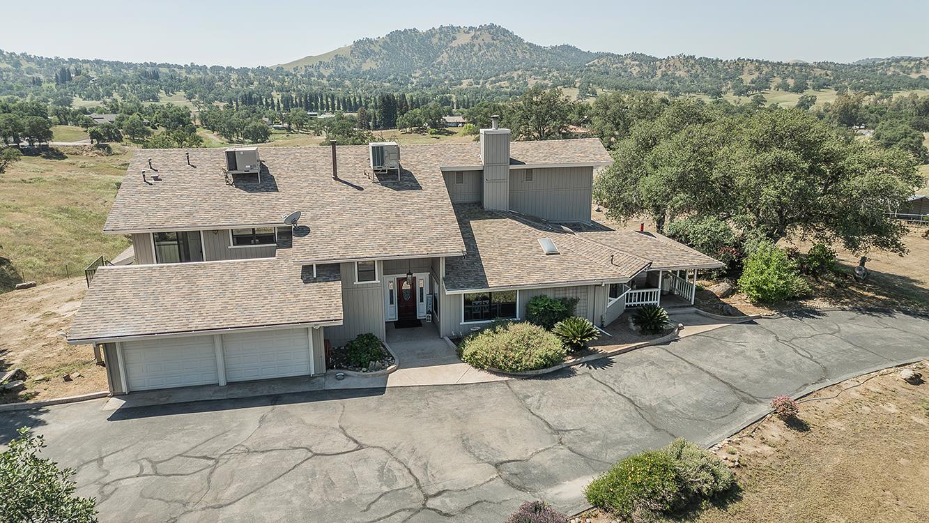 14049 Oak View Dr, Prather, CA 93651