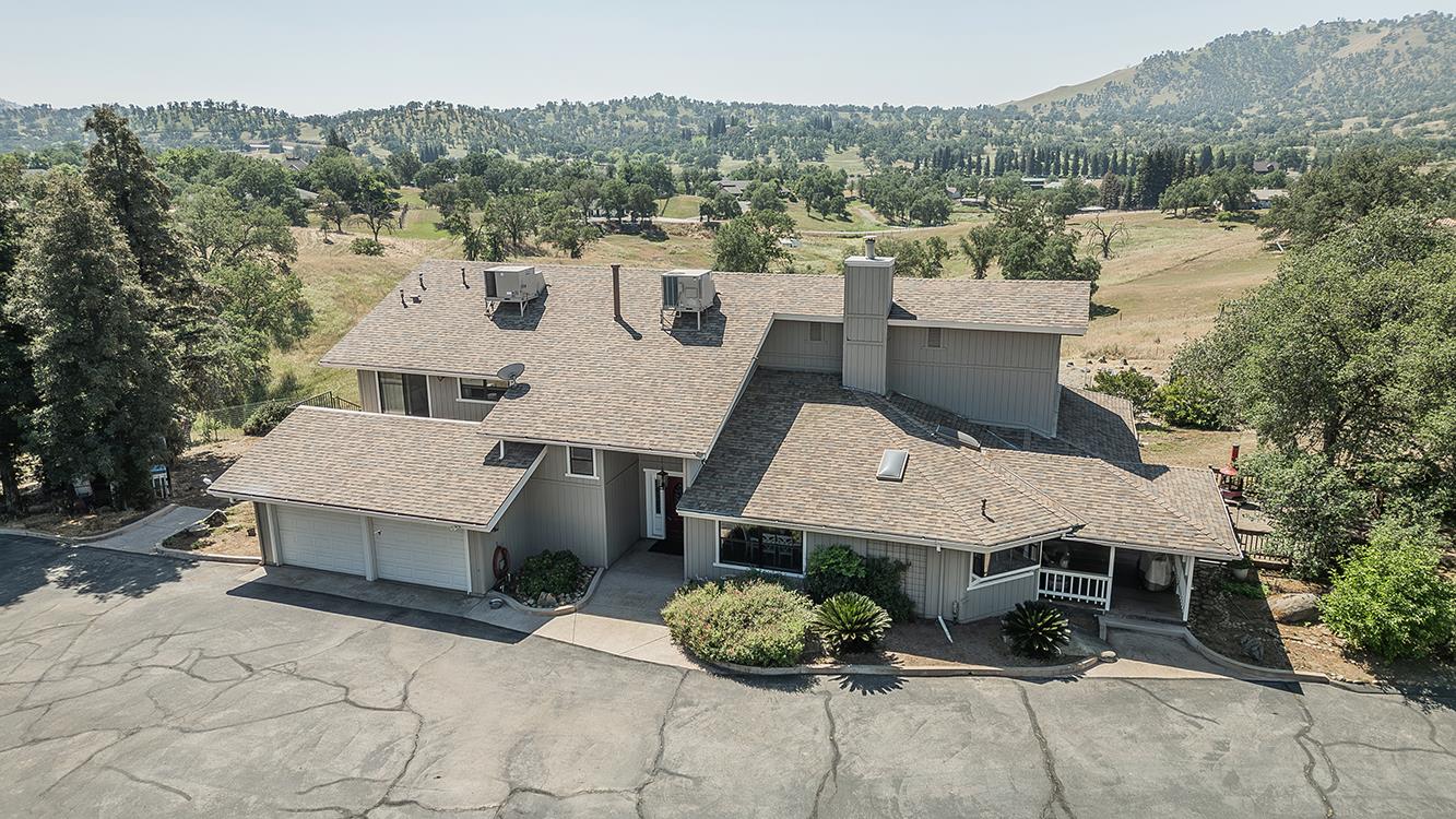 14049 Oak View Dr, Prather, CA 93651