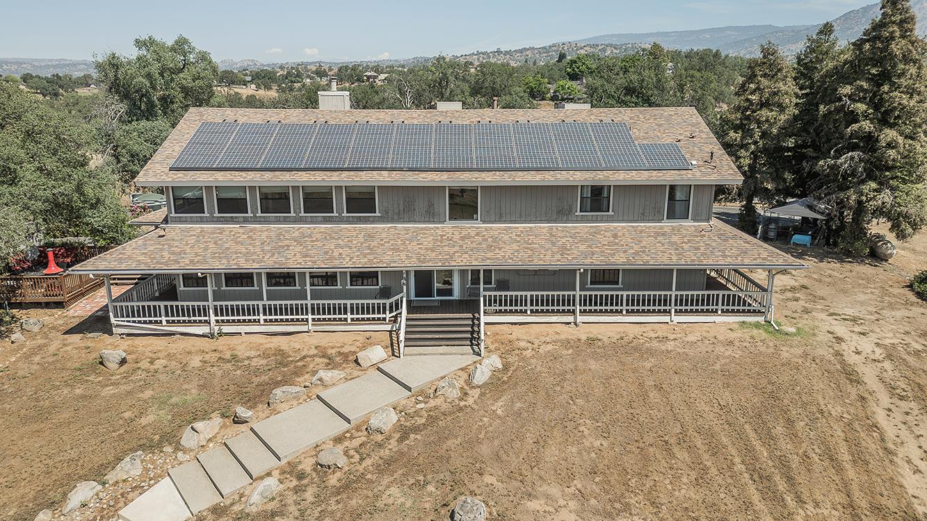 14049 Oak View Dr, Prather, CA 93651