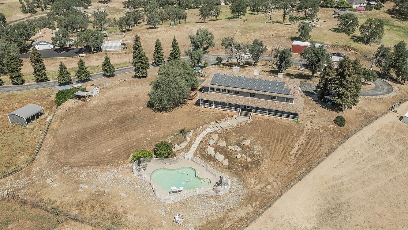 14049 Oak View Dr, Prather, CA 93651