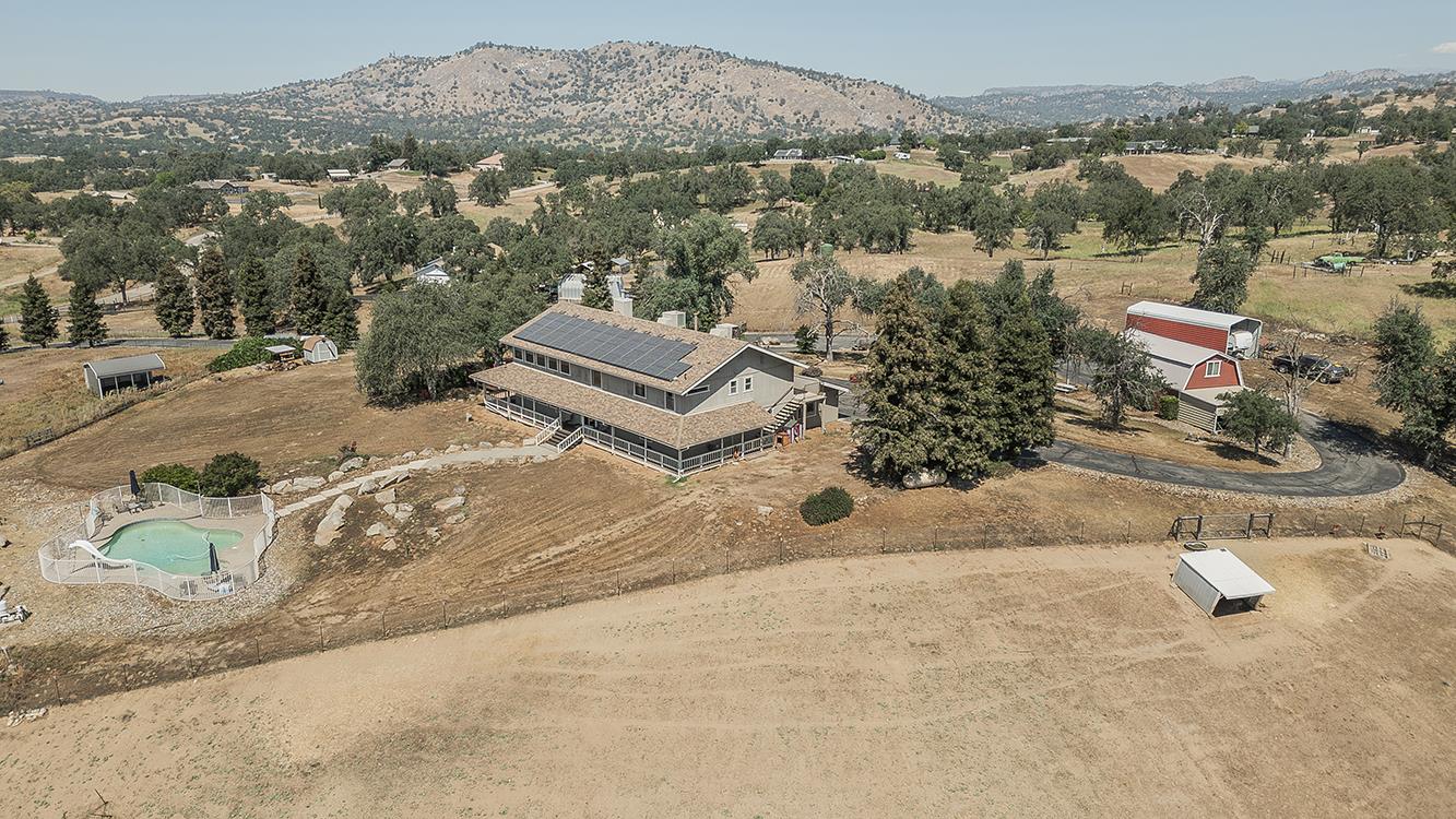 14049 Oak View Dr, Prather, CA 93651