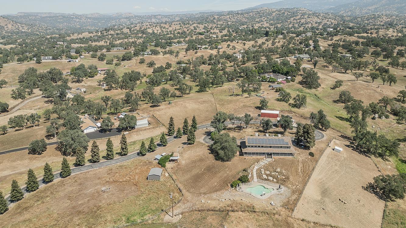 14049 Oak View Dr, Prather, CA 93651