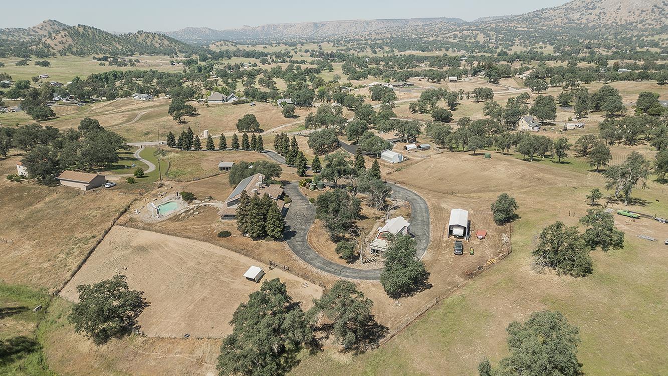 14049 Oak View Dr, Prather, CA 93651