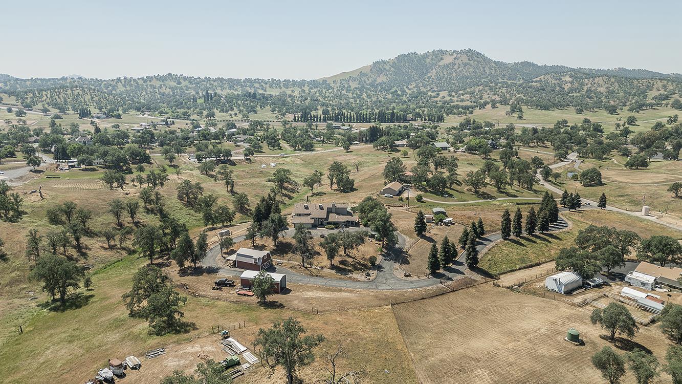 14049 Oak View Dr, Prather, CA 93651