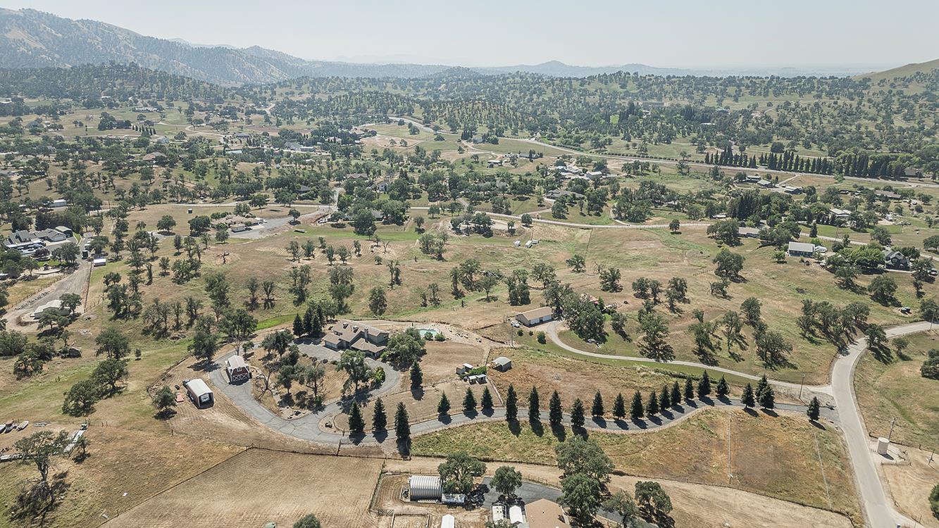 14049 Oak View Dr, Prather, CA 93651