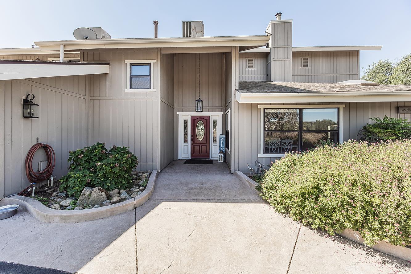 14049 Oak View Dr, Prather, CA 93651