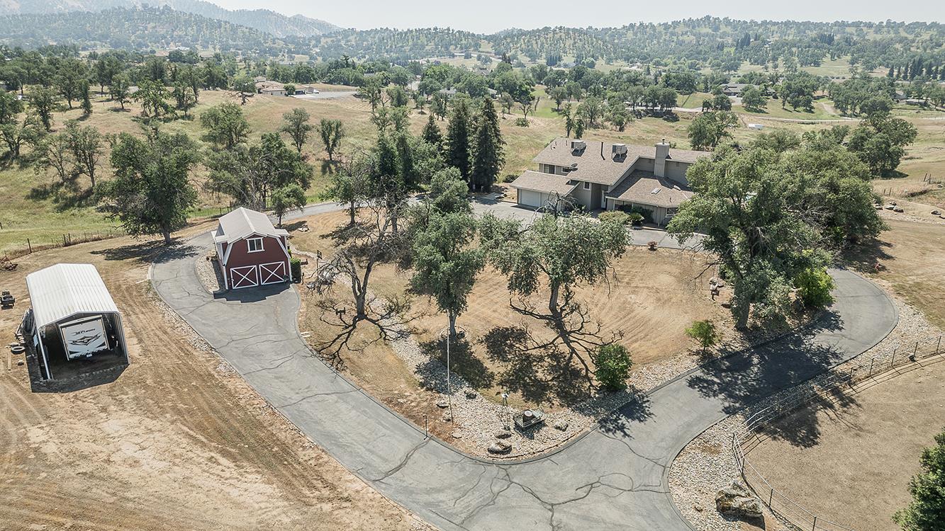 14049 Oak View Dr, Prather, CA 93651