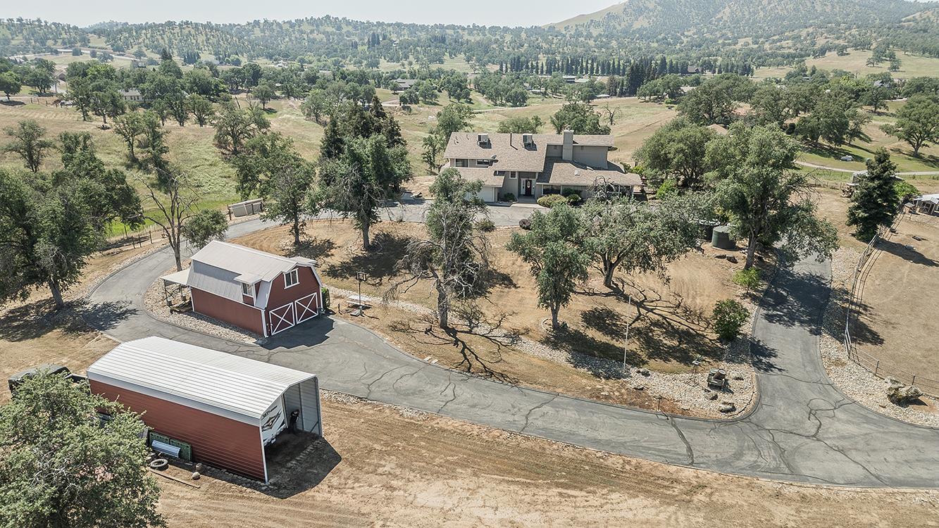 14049 Oak View Dr, Prather, CA 93651