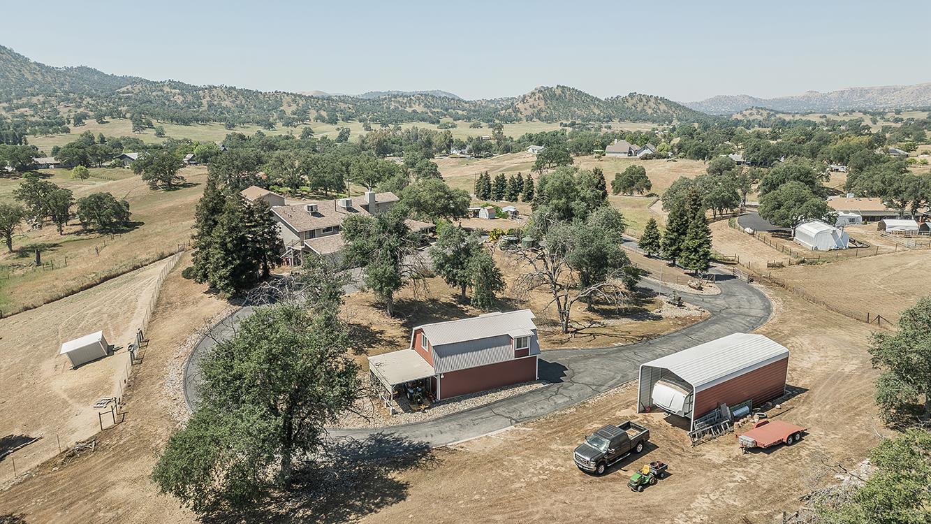 14049 Oak View Dr, Prather, CA 93651