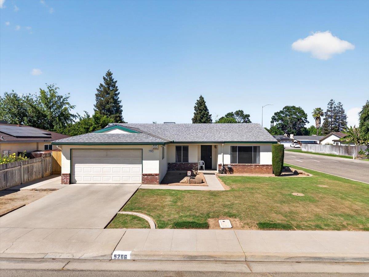 5286 W Richert Ave, Fresno, CA 93722