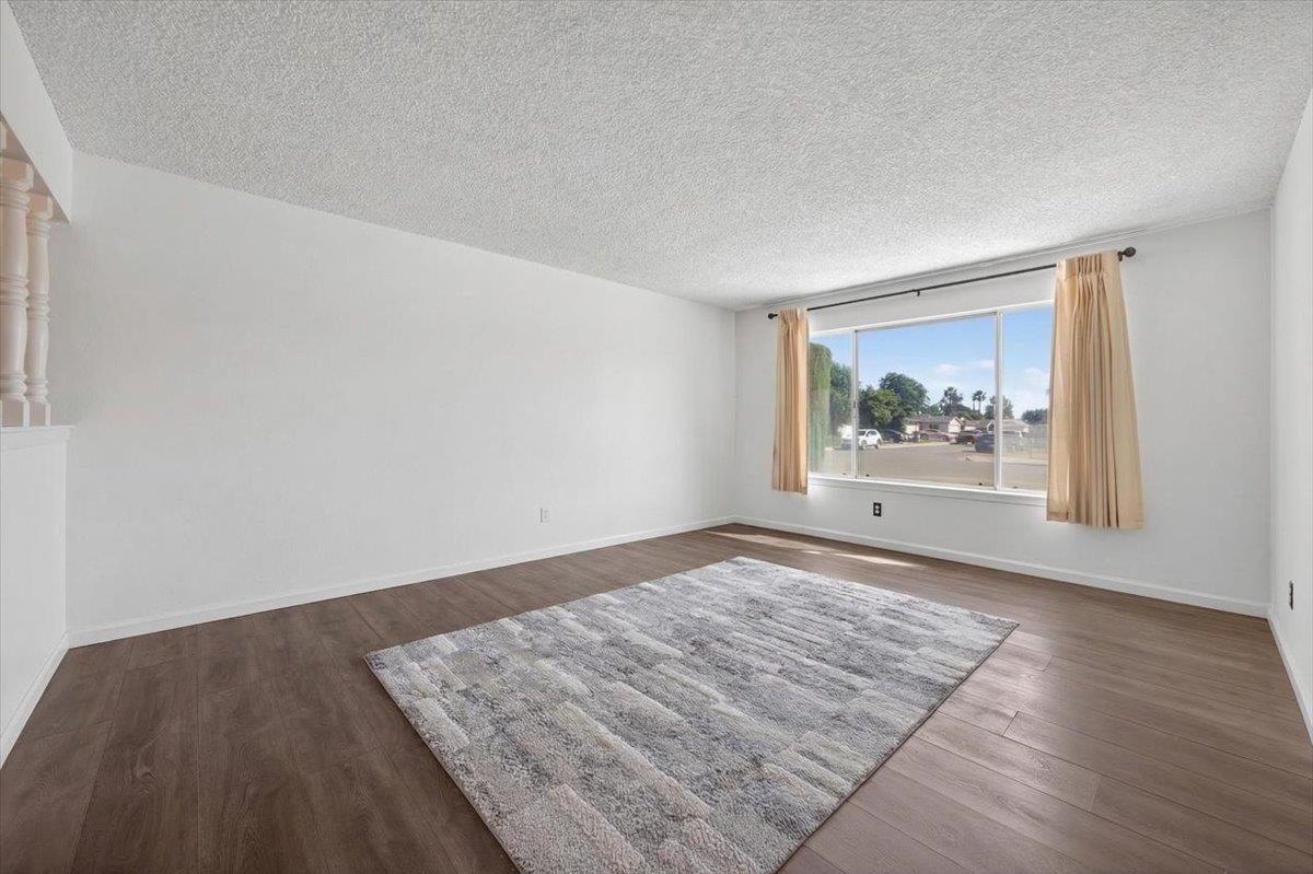 5286 W Richert Ave, Fresno, CA 93722