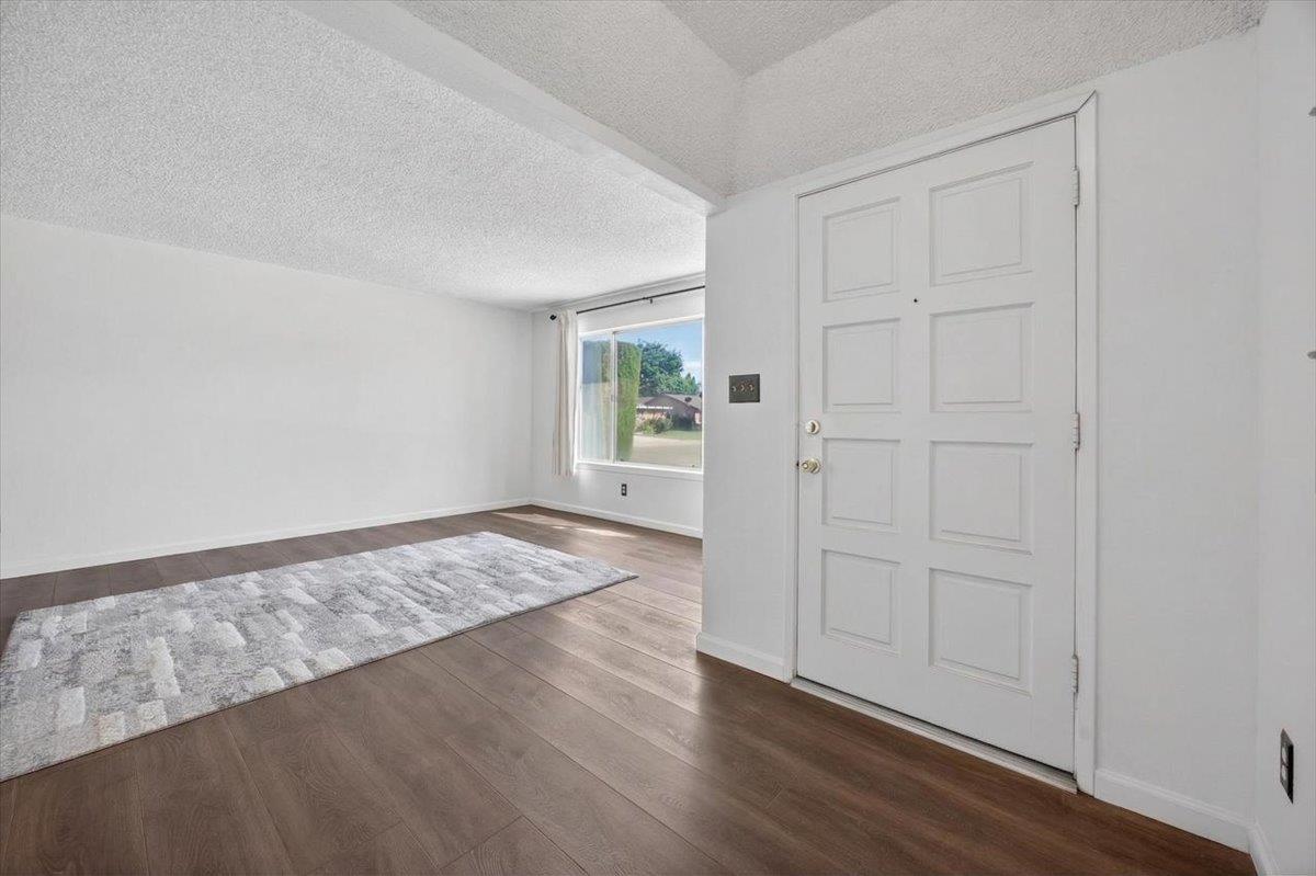 5286 W Richert Ave, Fresno, CA 93722