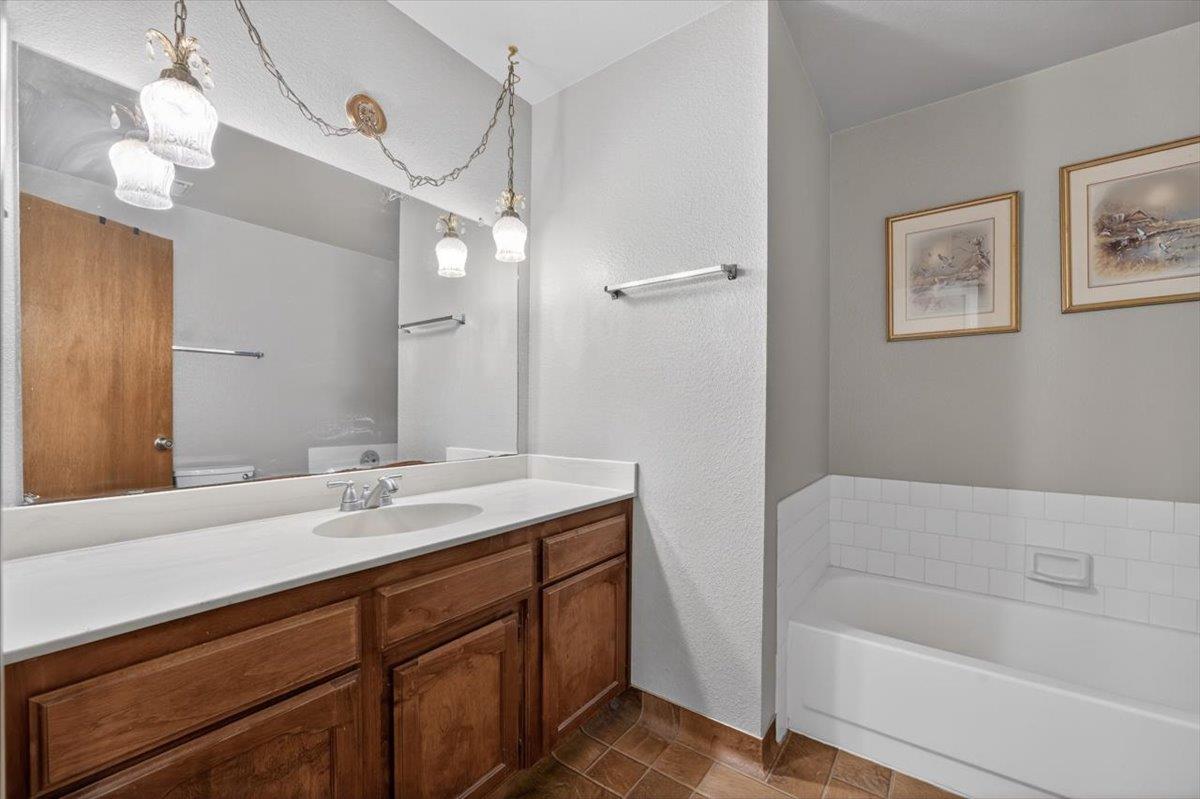 5286 W Richert Ave, Fresno, CA 93722