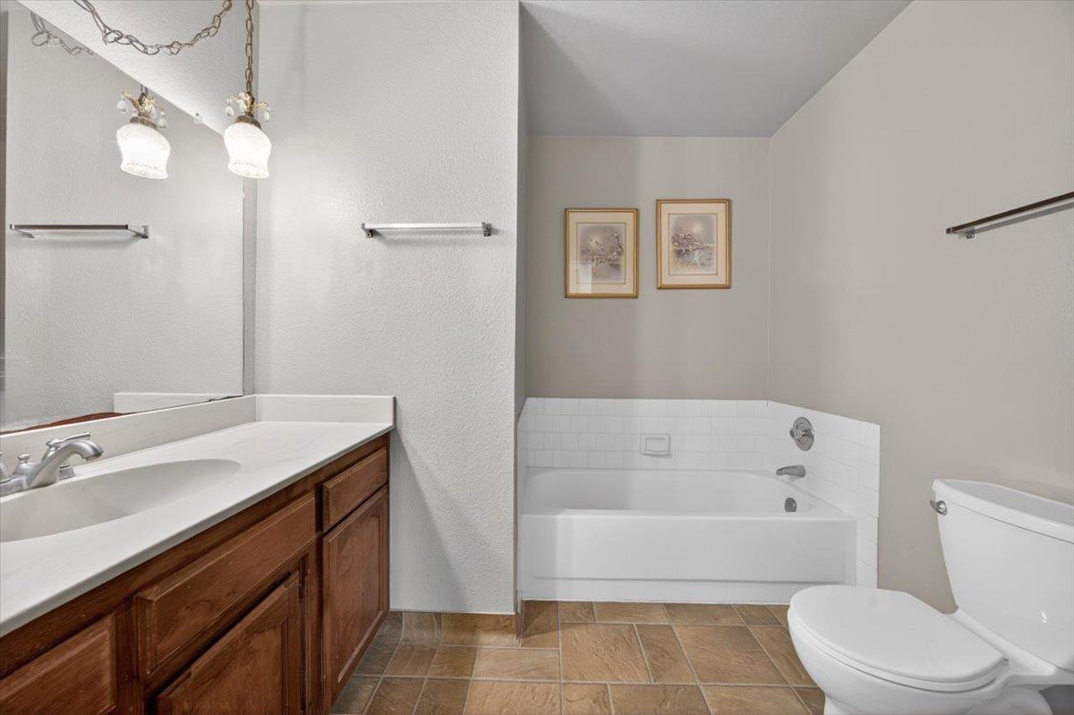 5286 W Richert Ave, Fresno, CA 93722