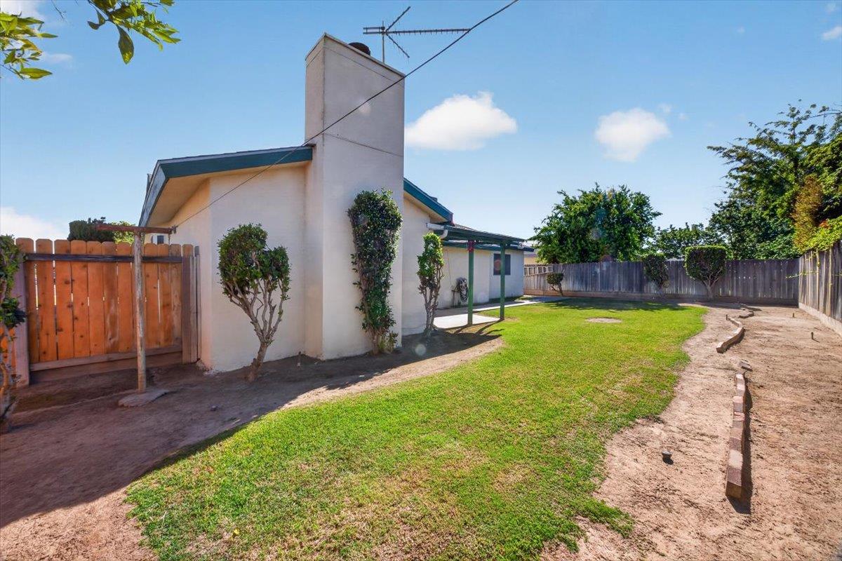 5286 W Richert Ave, Fresno, CA 93722