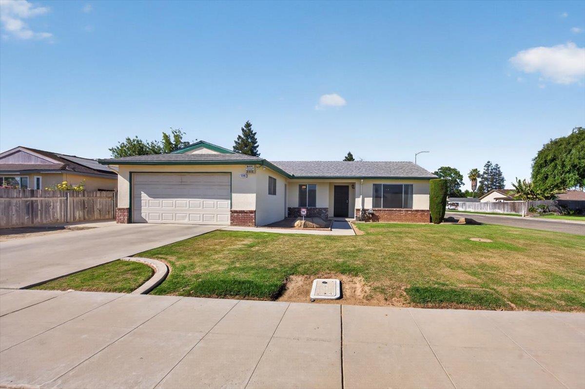 5286 W Richert Ave, Fresno, CA 93722