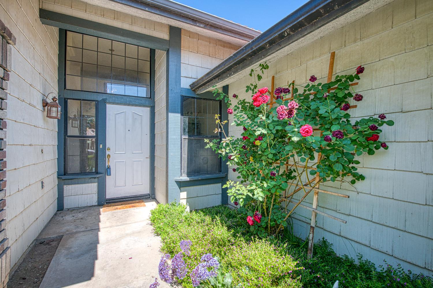 2091 Escalon Ave, Clovis, CA 93611