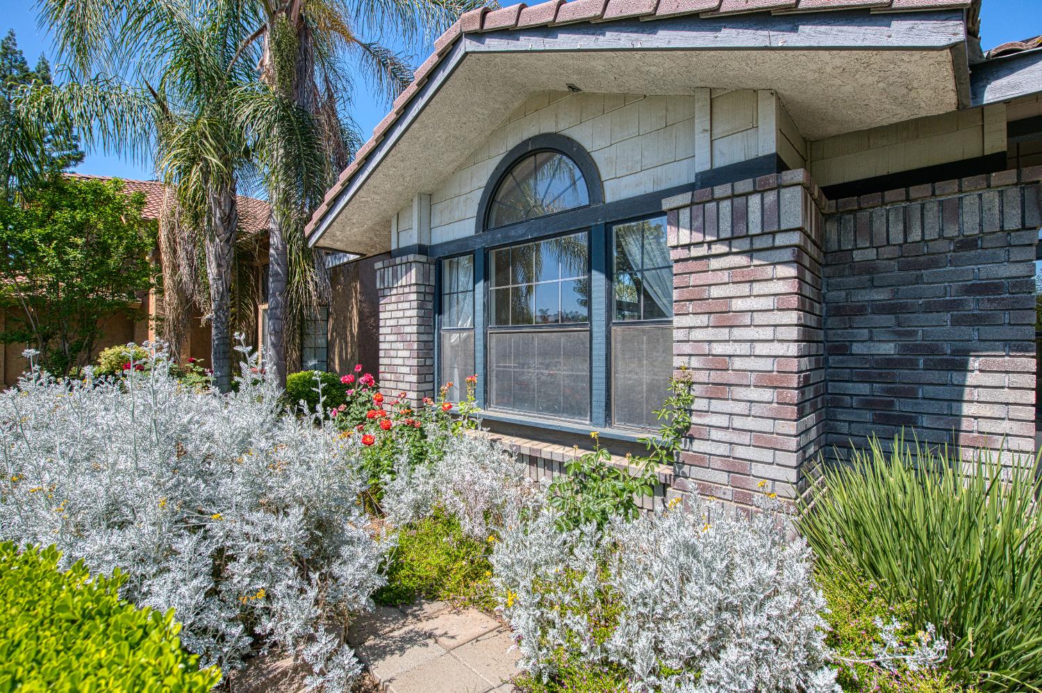 2091 Escalon Ave, Clovis, CA 93611