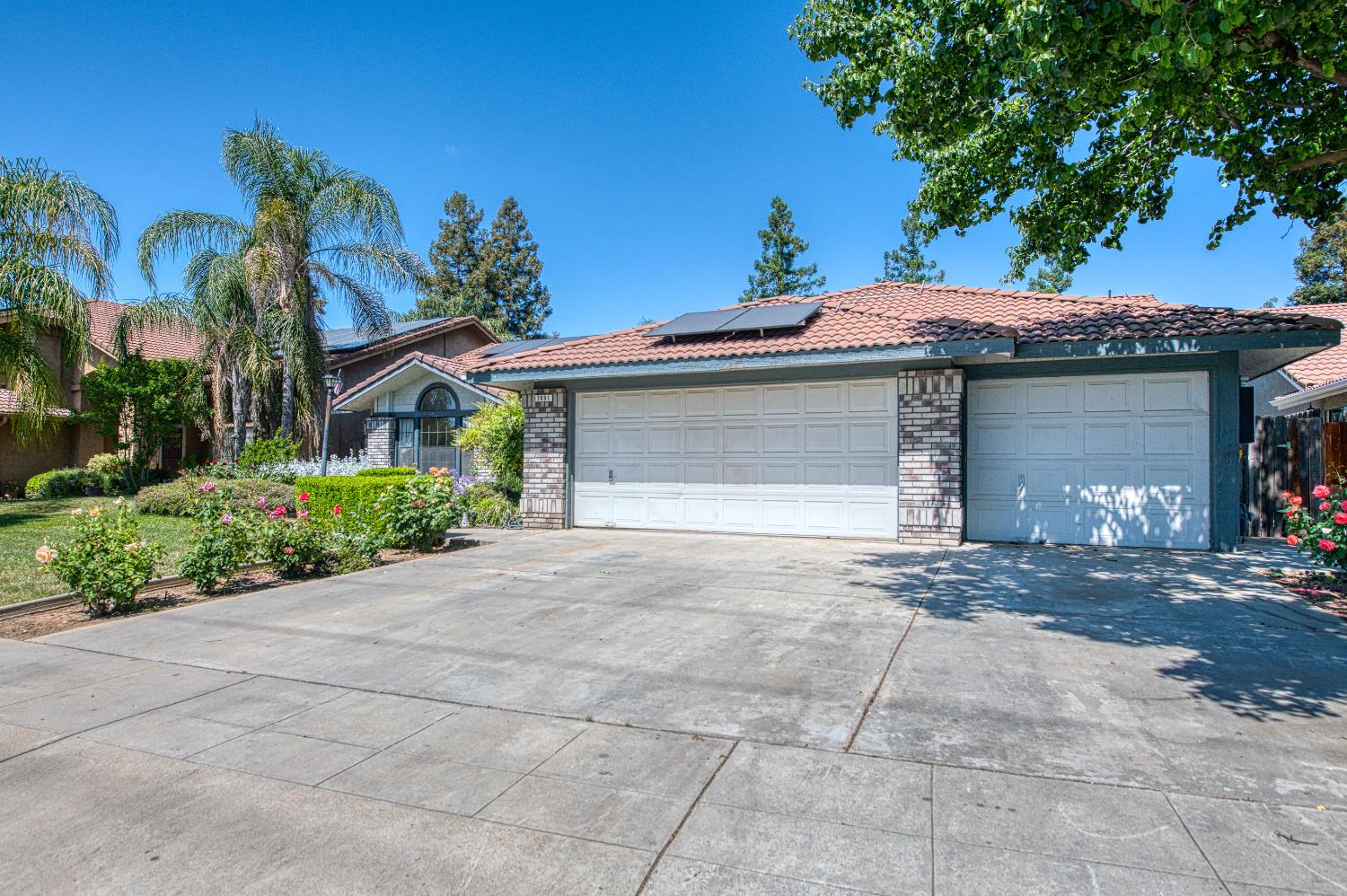 2091 Escalon Ave, Clovis, CA 93611