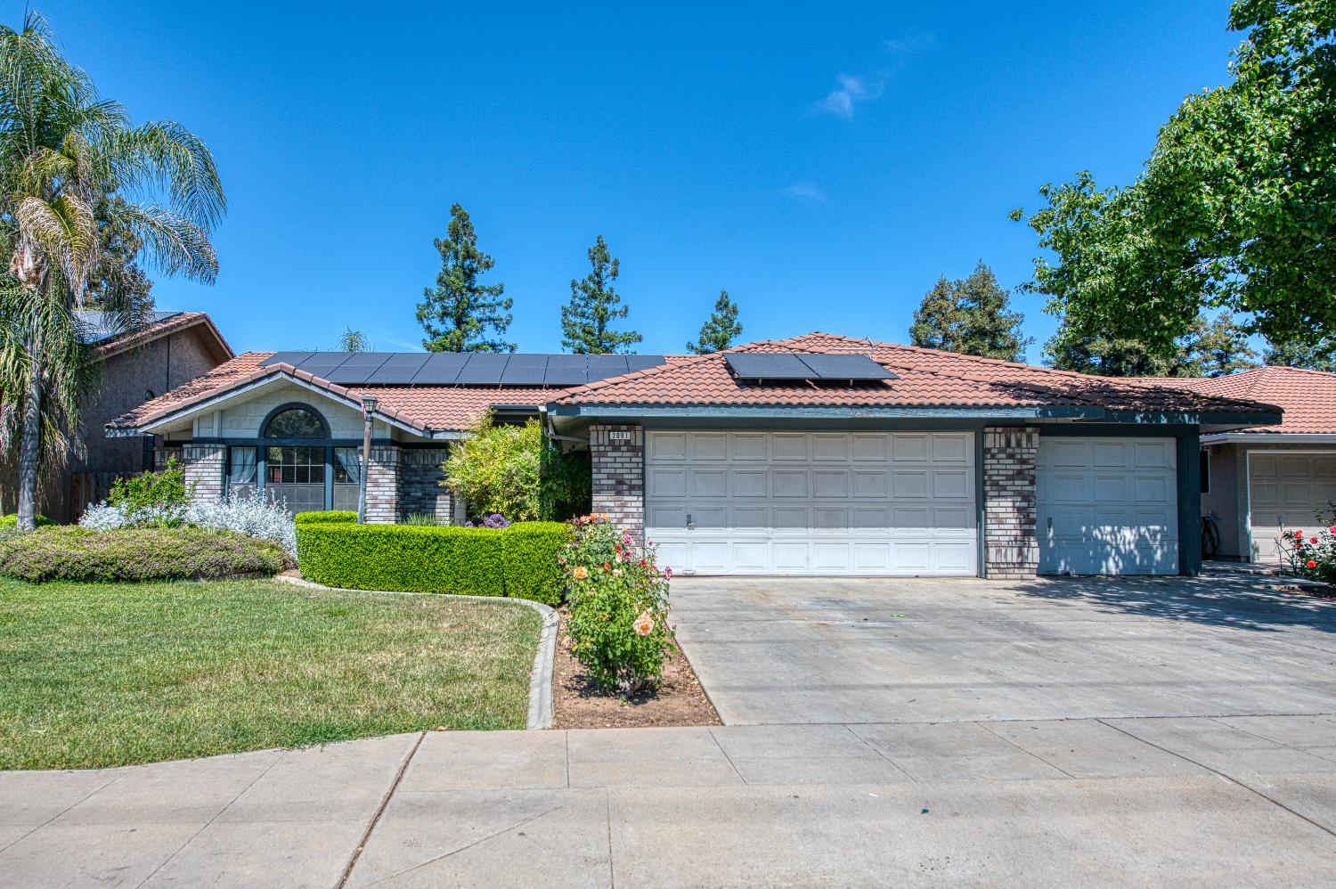 2091 Escalon Ave, Clovis, CA 93611
