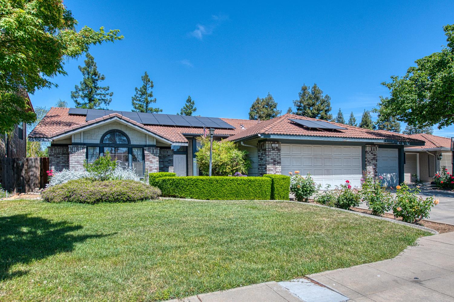 2091 Escalon Ave, Clovis, CA 93611