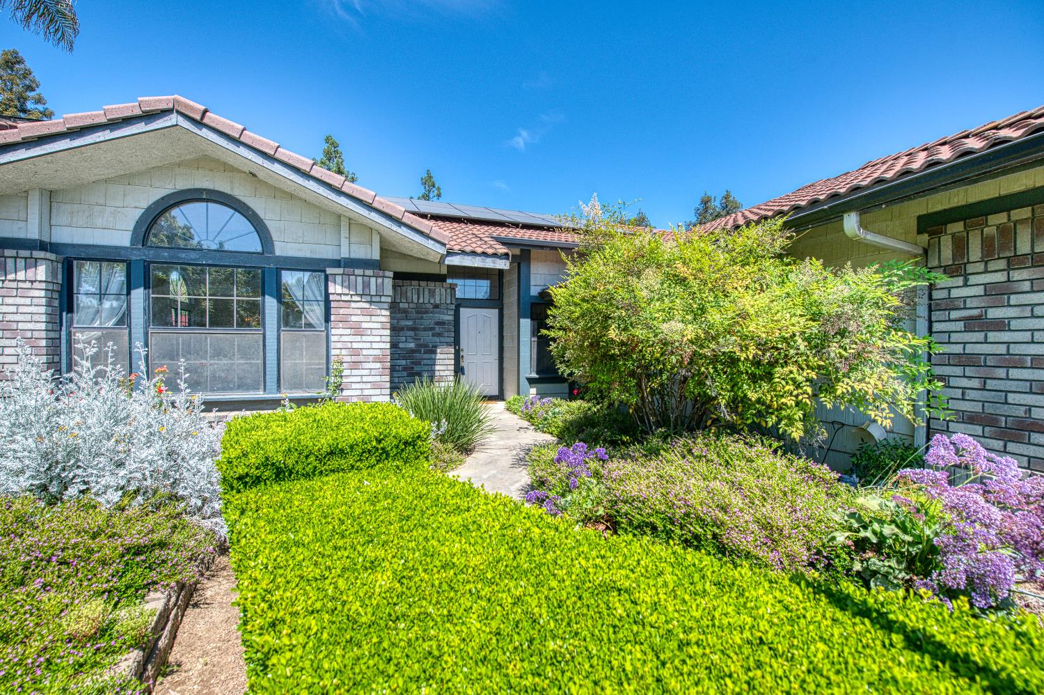 2091 Escalon Ave, Clovis, CA 93611