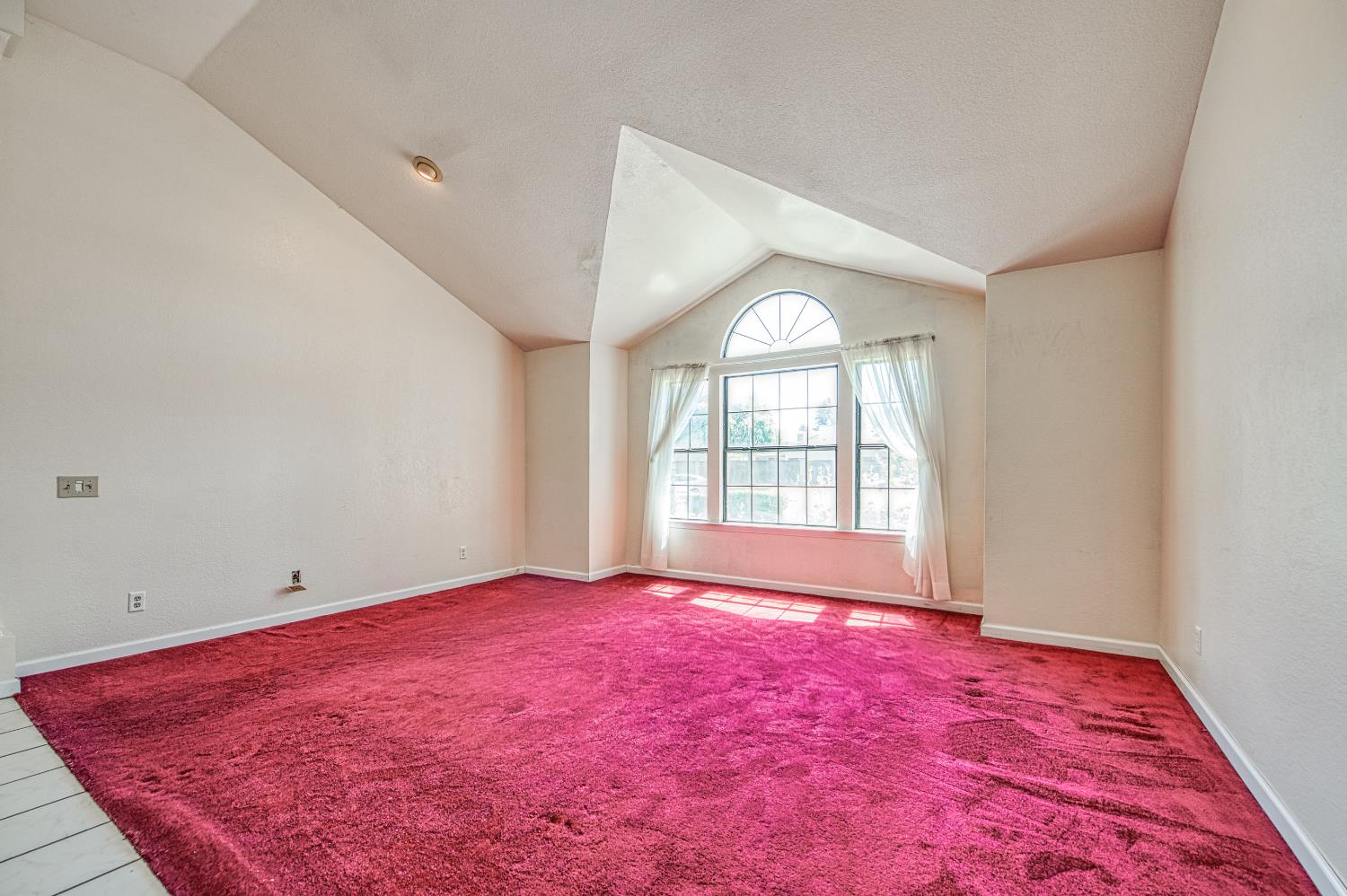 2091 Escalon Ave, Clovis, CA 93611